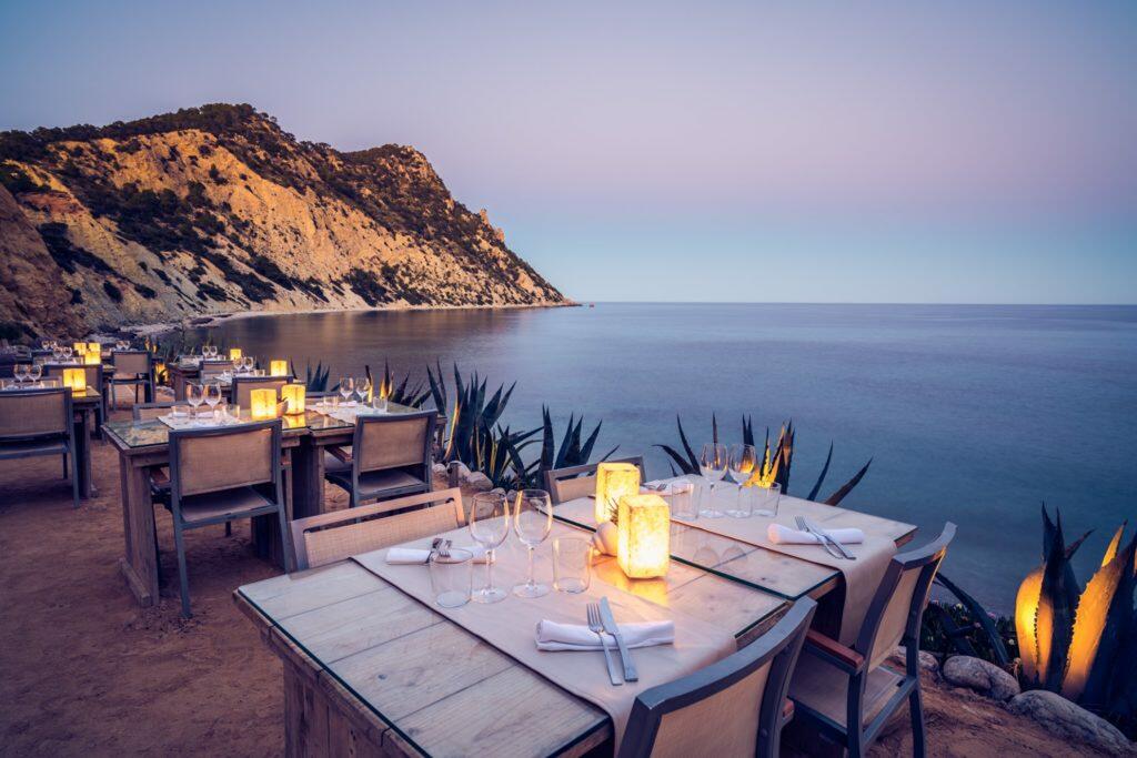 restaurant amante avec vue sur la mer à Ibiza été 2020