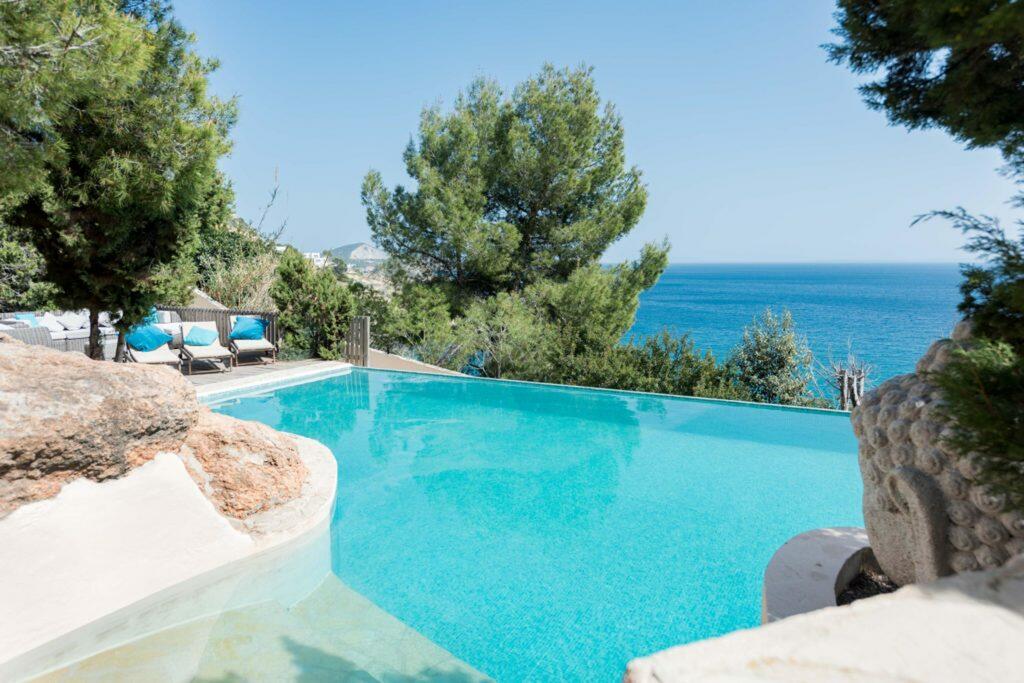 Belle villa de vacances à Es Cubells, au-dessus de la mer