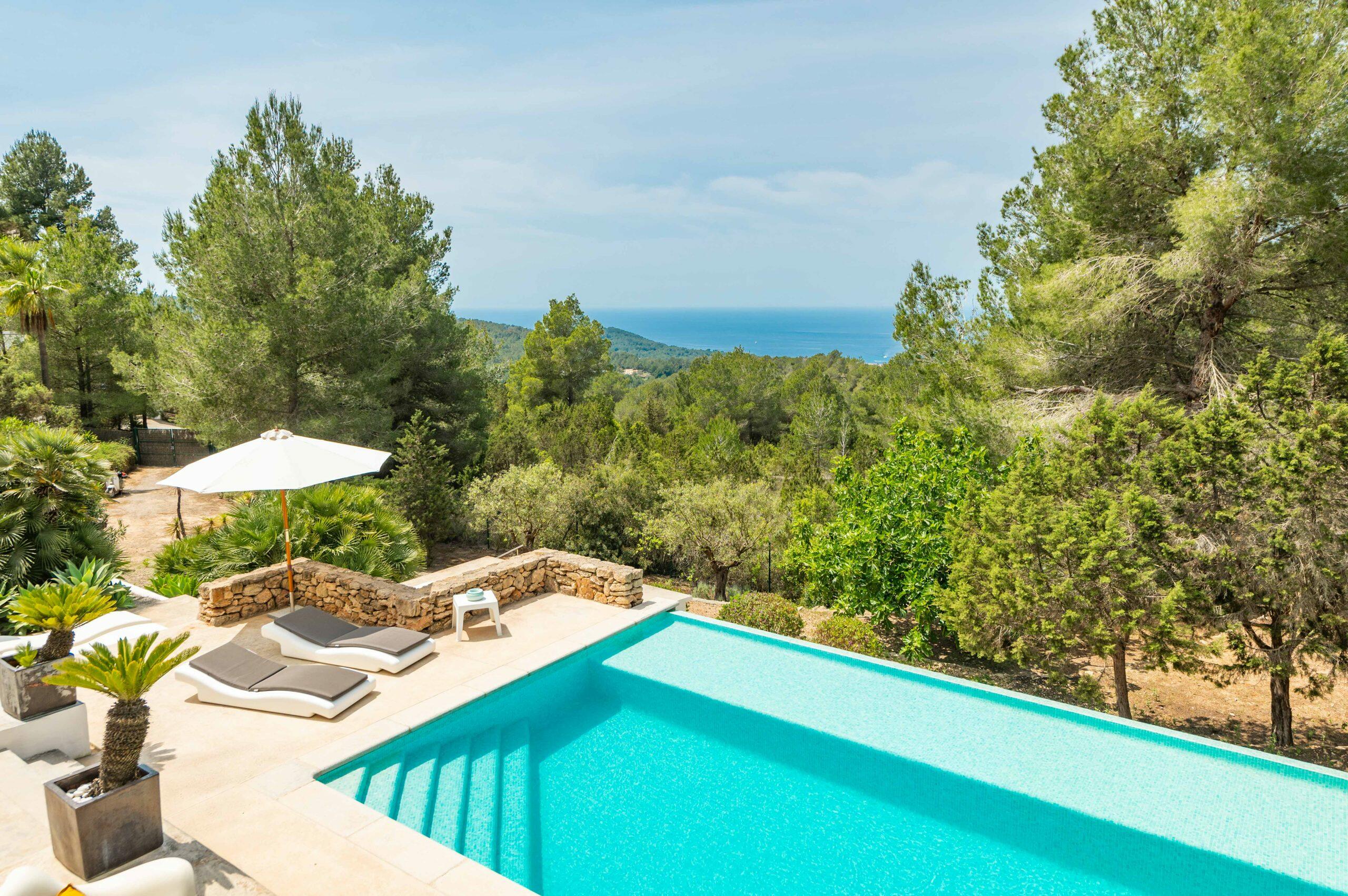 LAS_PALOMAS42 Infinity pool and sea views at Las Palomas